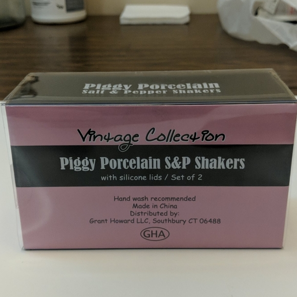 New Piggy Porcelain Salt & Pepper Shakers - Picture 2 of 6